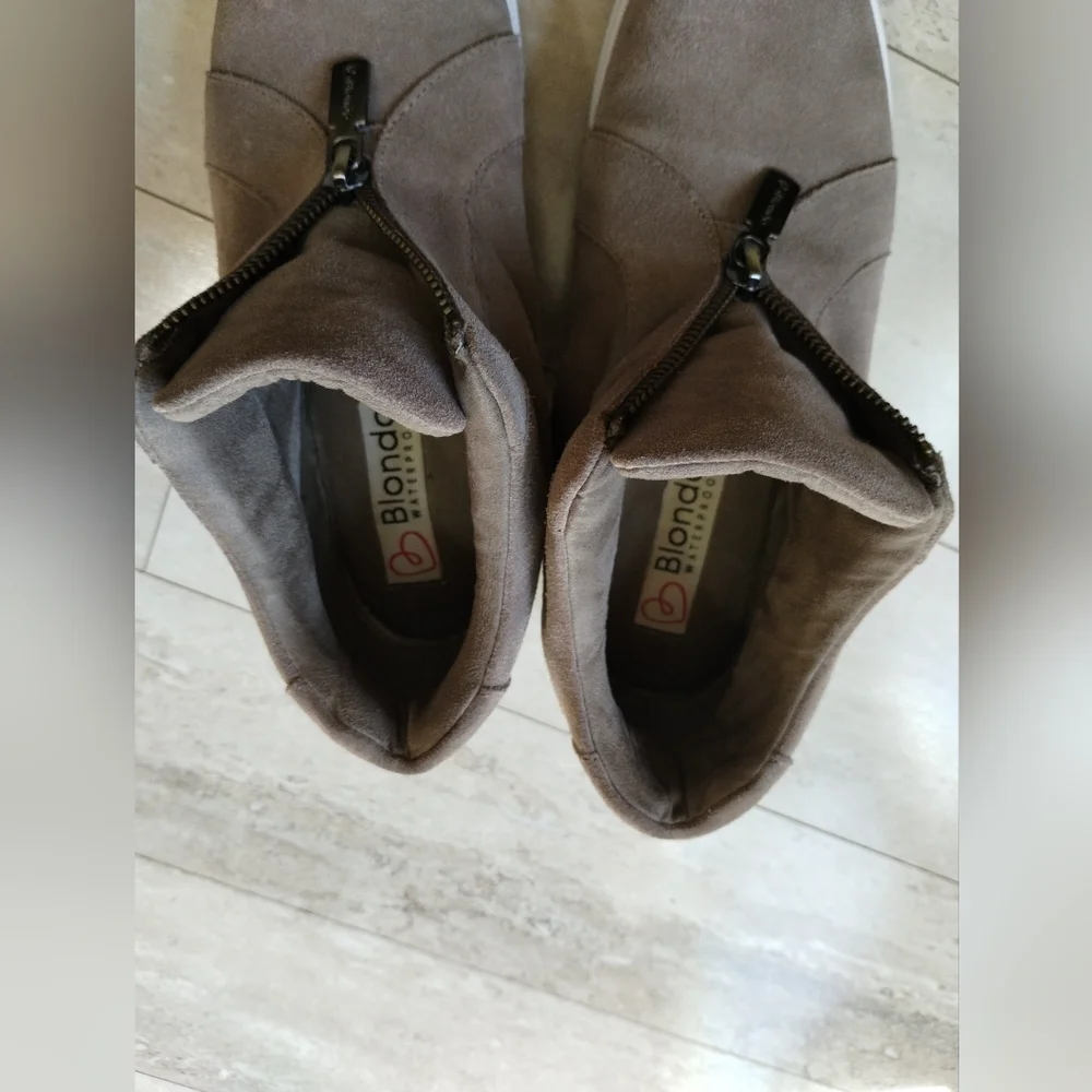 Blondo Glenda suede wedge sneakers shoes zip up taupe size 7.5 - Picture 4 of 13